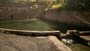 Schiena rigida a Lainate: terme, calore e movimento. Cosa funziona davvero